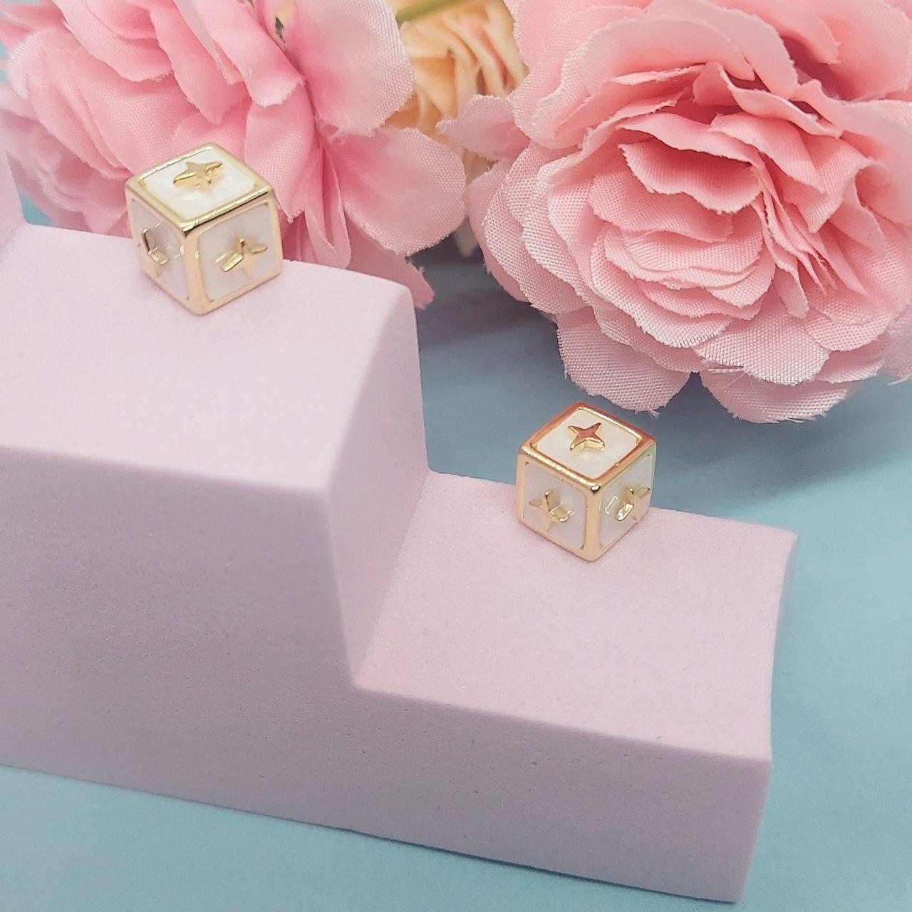 SONA- GOLDPLATED CUBE STUDS - beyouindia