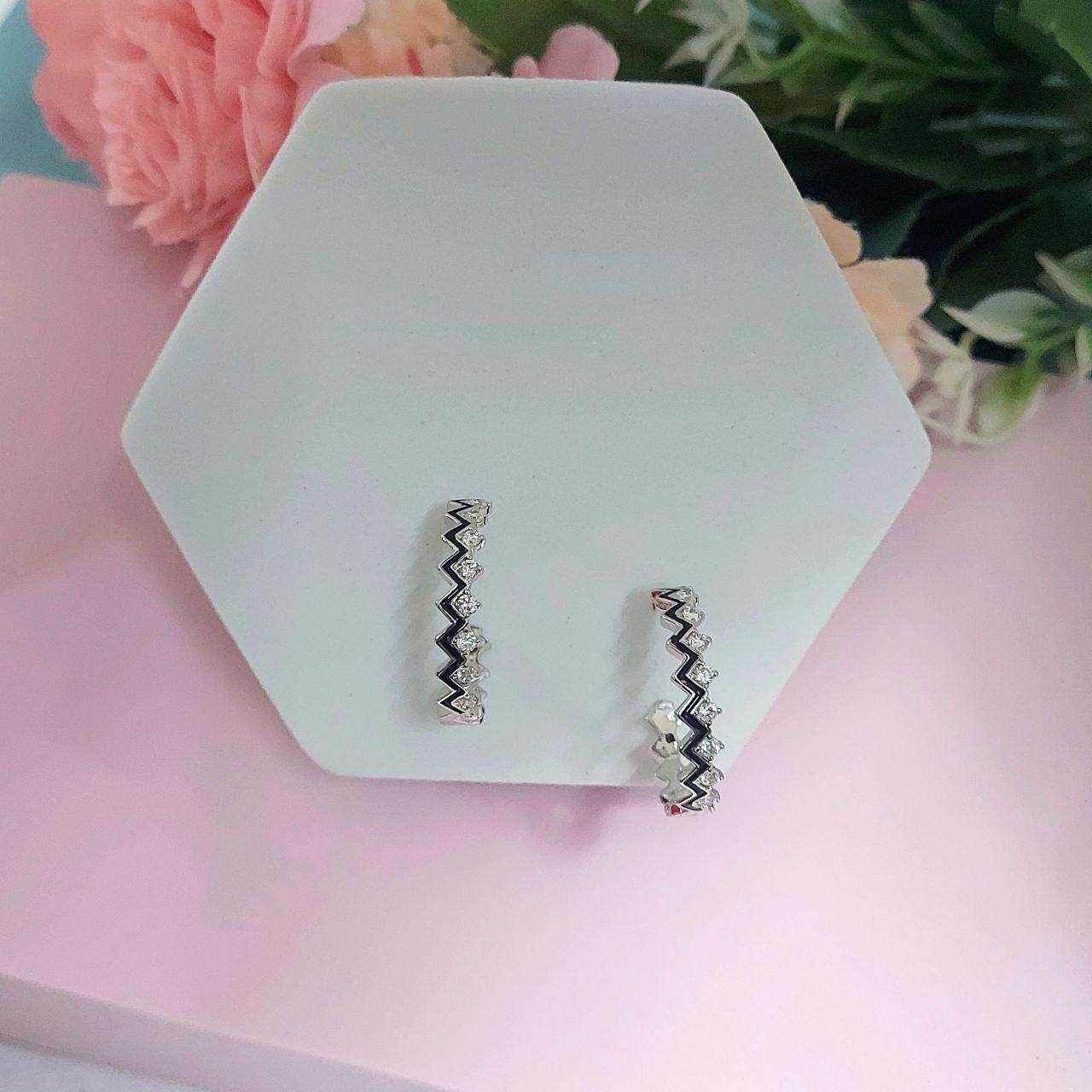 ALKA- MINIMALIST EARRINGS - beyouindia