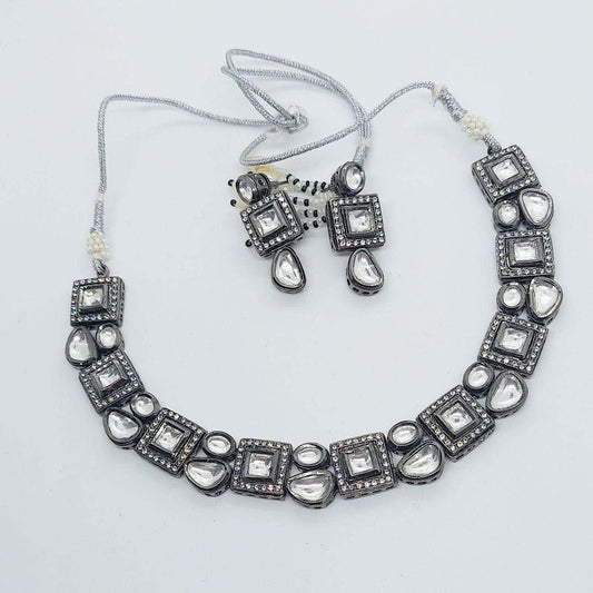 MEENA-BLACK CONTEMPORARY KUNDAN CHOKER SET - beyouindia
