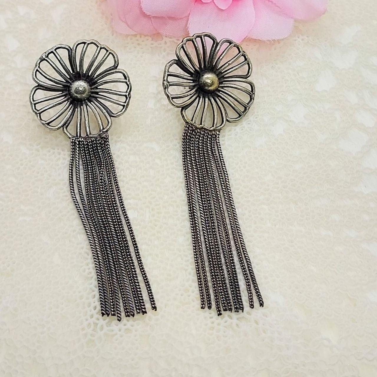 YAASHI- FLOWER EARRINGS - beyouindia