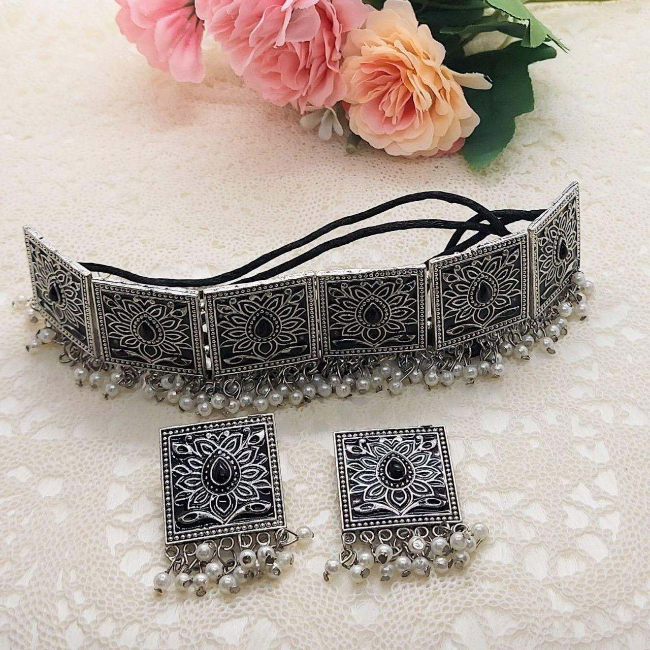 ZEENAT- OXIDISED CHOKER SET - beyouindia